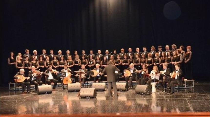 T&uuml;rk Sanat M&uuml;ziği Korosu Sezonun İlk Konserini Verdi