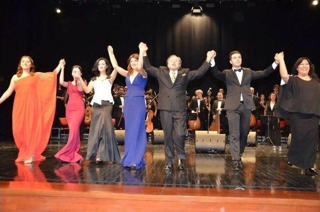 Türk Sanat Müziği Korosu Sezonun İlk Konserini Verdi