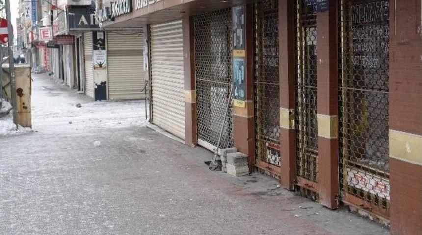 Y&uuml;ksekova&rsquo;da Kepenkler A&ccedil;ılmadı