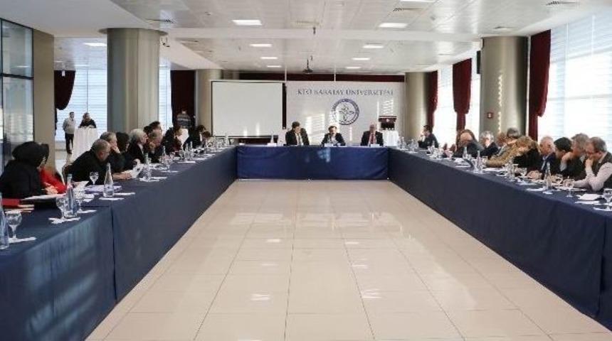 &Ouml;zt&uuml;rk, Dekanlarla Ve B&ouml;l&uuml;m Başkanlarıyla Bir Araya Geldi