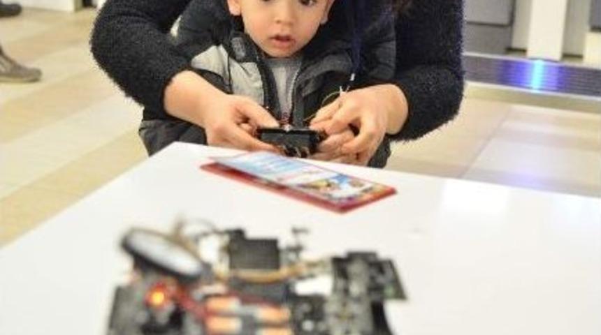 Artık Dijital D&uuml;nya &Ccedil;ocuklara Değil &Ccedil;ocuklar Dijitale Y&ouml;n Verecek