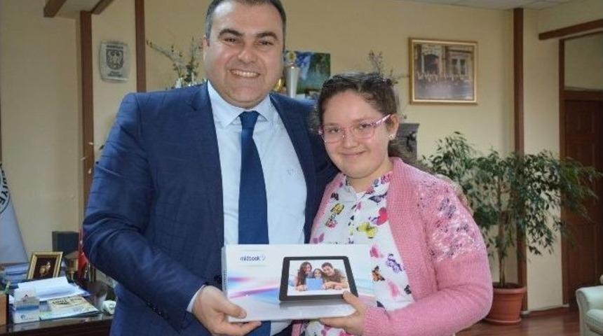 G&ouml;rele Belediye Başkanı Erener, Teog Birincilerini &Ouml;d&uuml;llendirdi