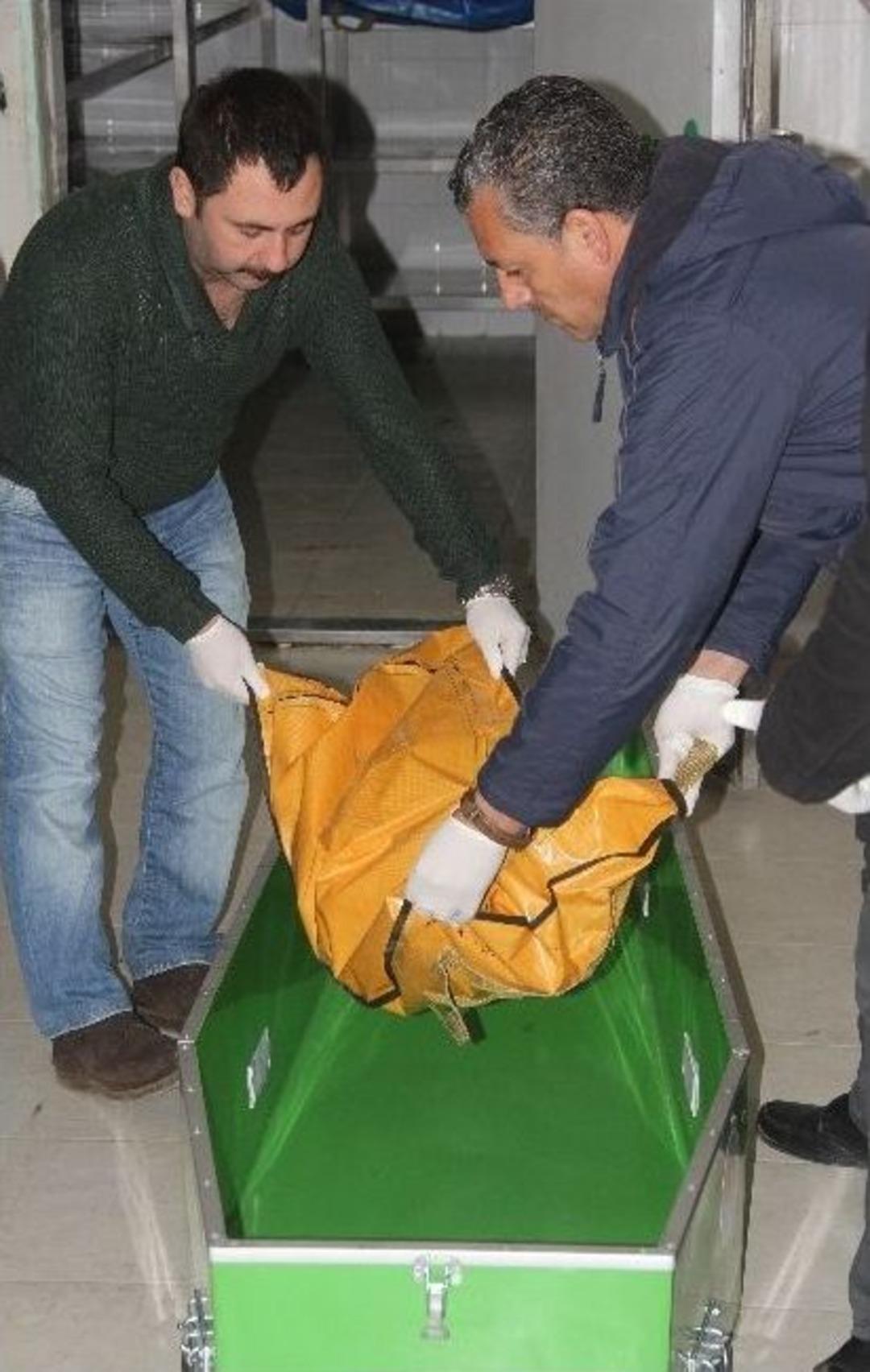 Annesi "garam" Bebeğin Cenazesini Bırakıp Gitti