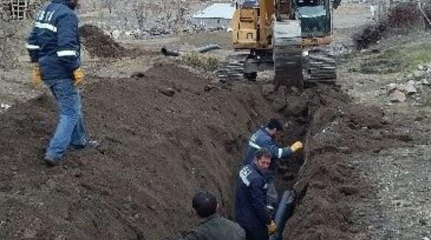 Eski, Kar Kış Demeden Altyapıya Yoğunlaştı