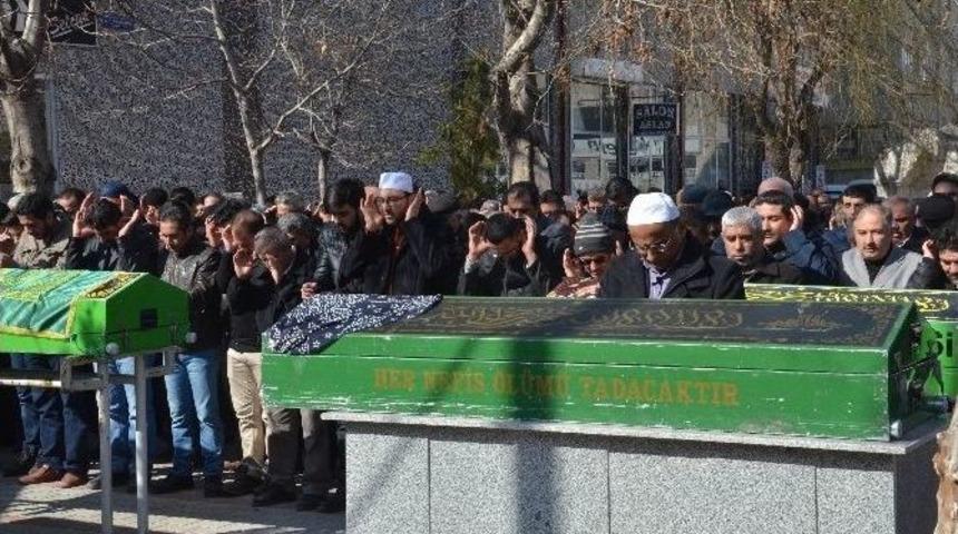 Boğularak &Ouml;ld&uuml;r&uuml;len Yaşlı Kadın Toprağa Verildi