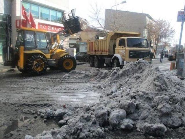 Bulanık’ta Kar Temizleme Çalışması