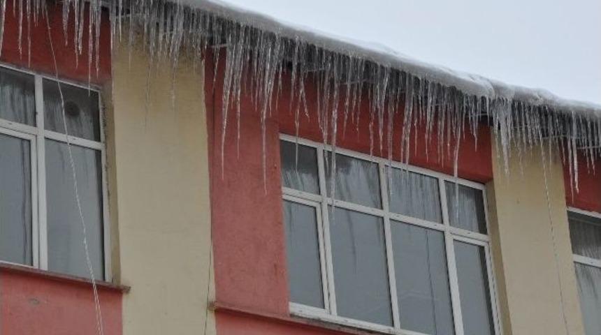 Buz Sarkıtları Korkutuyor