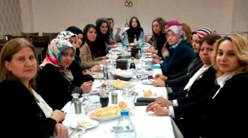 Bur&ccedil; Y&ouml;resini Kalkındırma Derneği Kadın Kollarından Toplantı