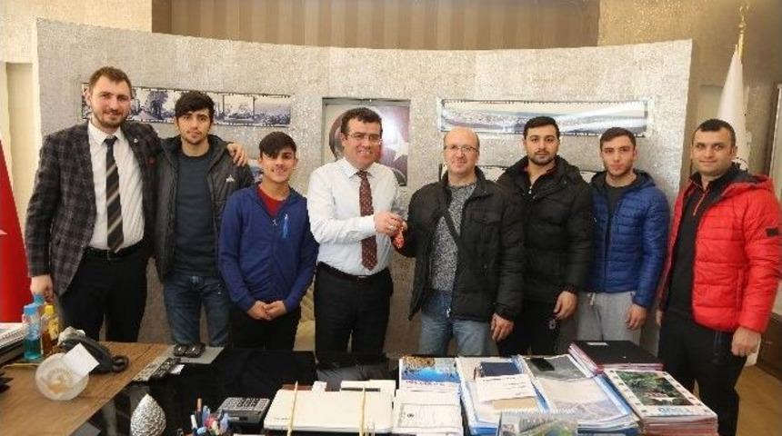 Taş&ccedil;ı&rsquo;dan Şampiyonlara Altın