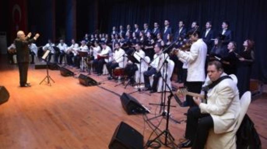 &lsquo;turnaların T&uuml;rk&uuml;leri&rsquo; Konseri Mersinlilerin G&ouml;nl&uuml;n&uuml; Fethetti