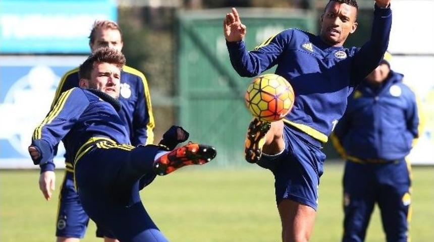 Fenerbah&ccedil;e, Kasımpaşa Ma&ccedil;ı Hazırlıklarını S&uuml;rd&uuml;rd&uuml;