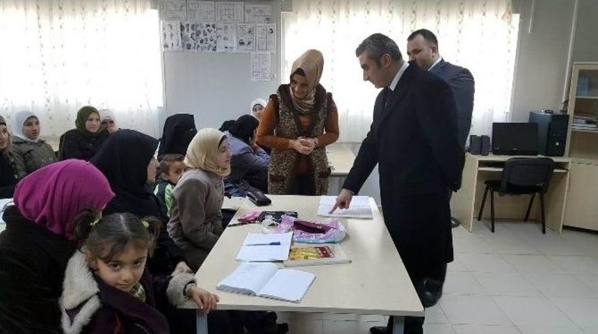 Ezgi, Suriyeli Kursiyerleri Ziyaret Etti