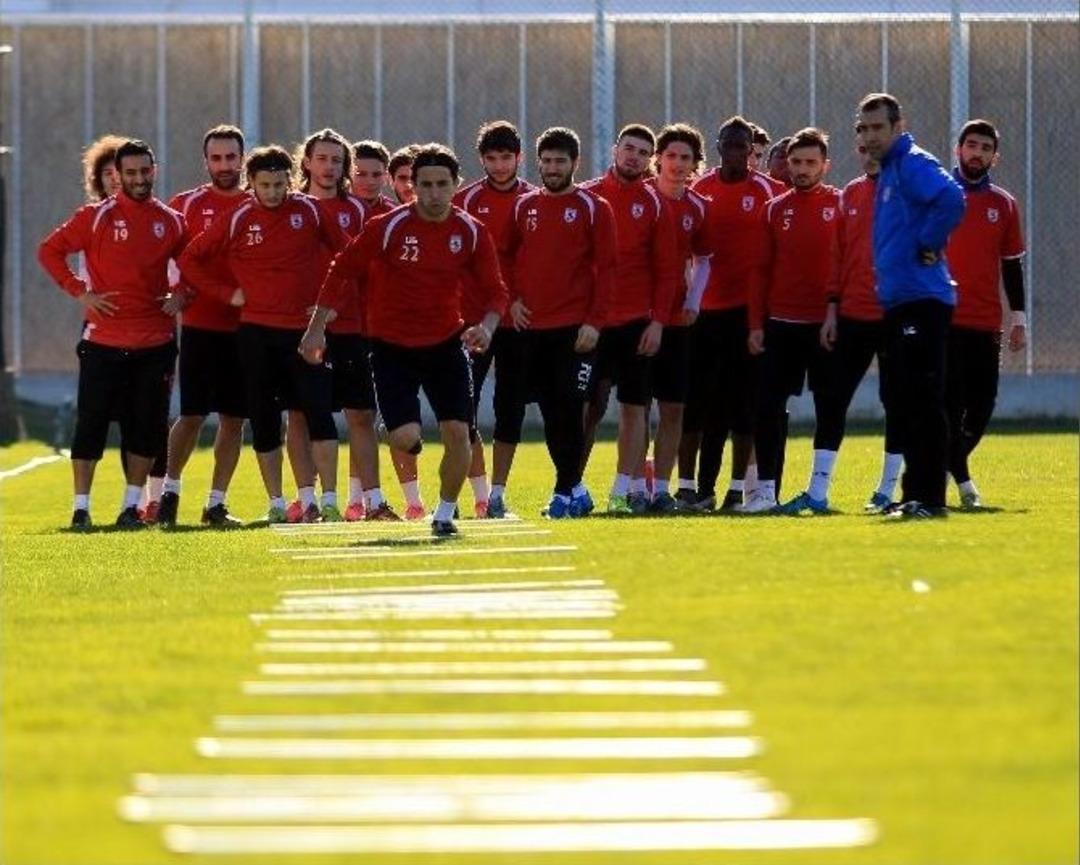 Korıkır, Umut Dağıttı