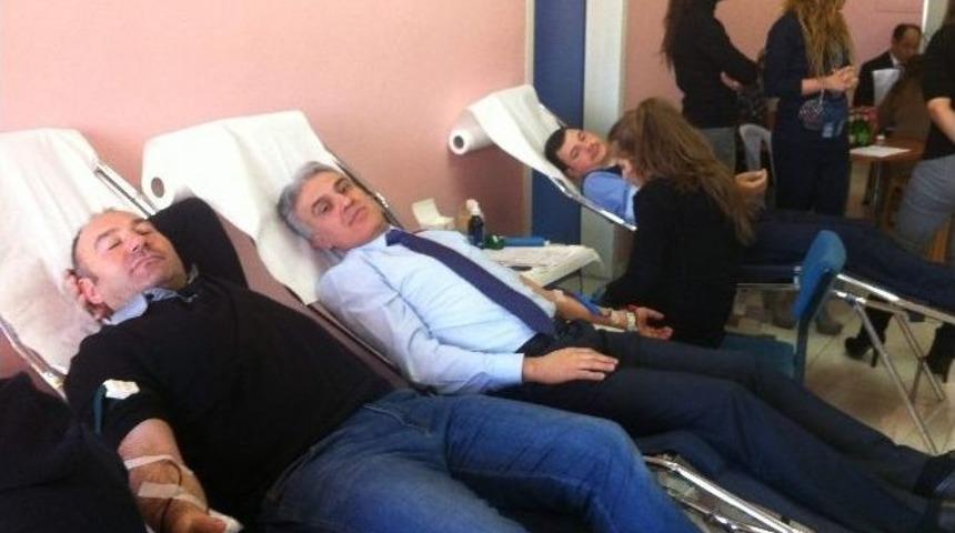 Sağlık Personelinden Kızalay&rsquo;a Kan Bağışı