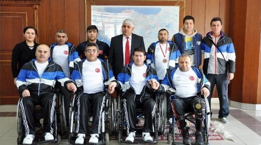 Bedensel Engelli Badmintoncular Sorgun Belediye Başkanı Şimşek&rsquo;i Ziyaret Etti