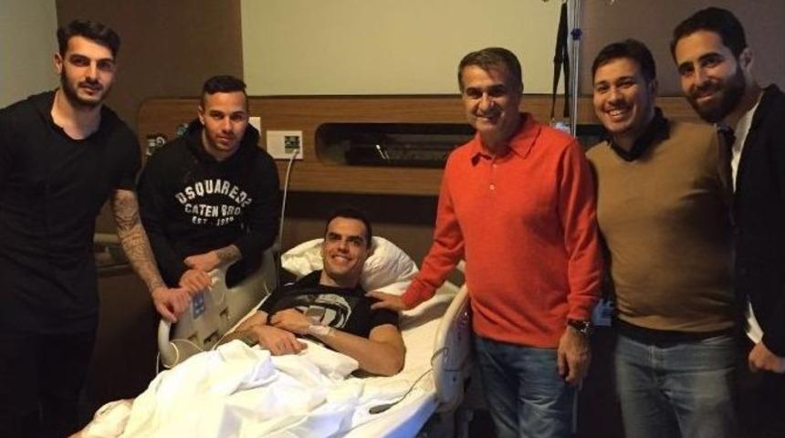 Şenol Güneş Ve Futbolcular, Rhodolfo’yu Ziyaret Etti