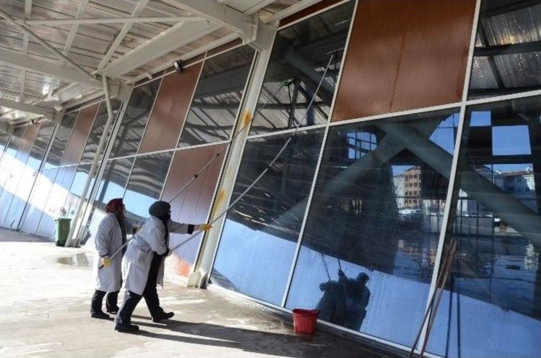 Boz&uuml;y&uuml;k Otogarında Genel Temizlik