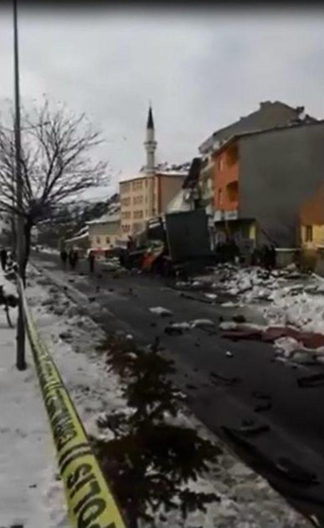 Tortum’da Trafik Kazası: 2 Ölü, 3 Yaralı