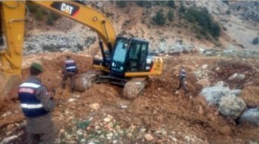 Ka&ccedil;ak Kazı Yapanlar Su&ccedil;&uuml;st&uuml; Yakalandı