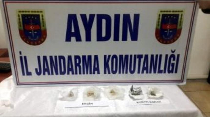 &Uuml;zerlerinde Uyuşturucu Taşıyan 2 Kişi G&ouml;zaltına Alındı