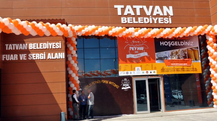 9 ilin peynirleri Bitlis'teki fuarda sergileniyor