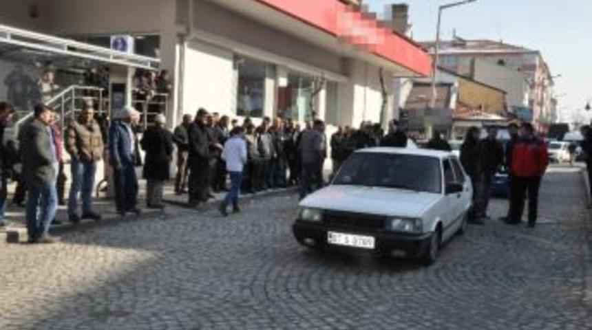 Dur İhtarına Uymayan S&uuml;r&uuml;c&uuml; Aracını Bırakıp Ka&ccedil;tı