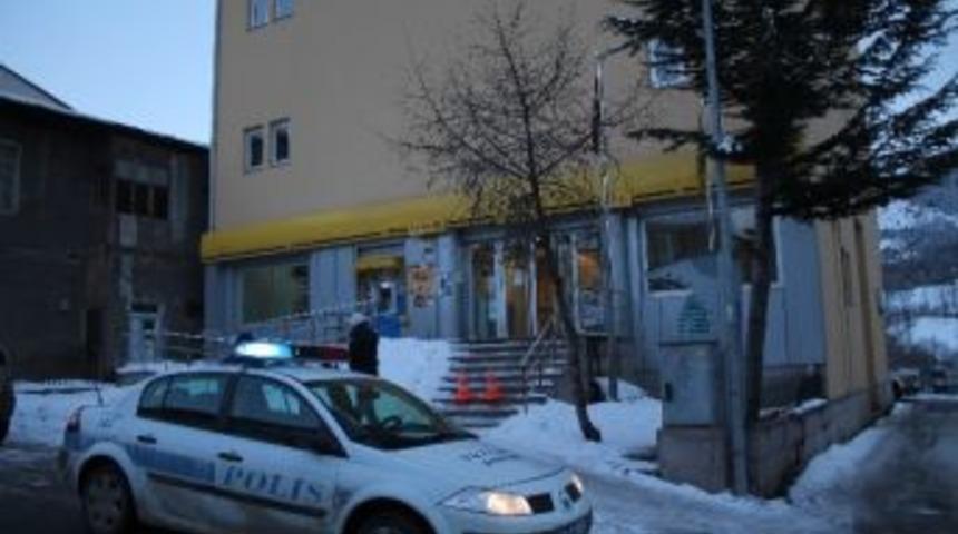 Şavşat Ptt Şubesinde Silahlı Soygun