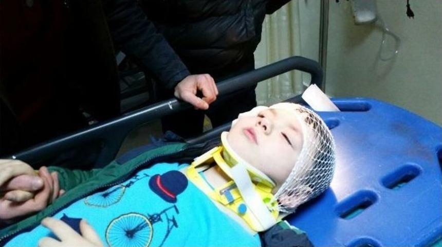 Okulu &Ccedil;ıkışı Otomobilin &Ccedil;arptığı &Ccedil;ocuk Yaralandı