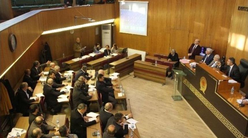 Mecliste &Ccedil;akır Ve Erbay Tartışması