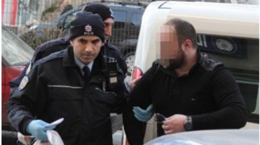 Tabancayla Yakalanan Şahıs G&ouml;zaltına Alındı