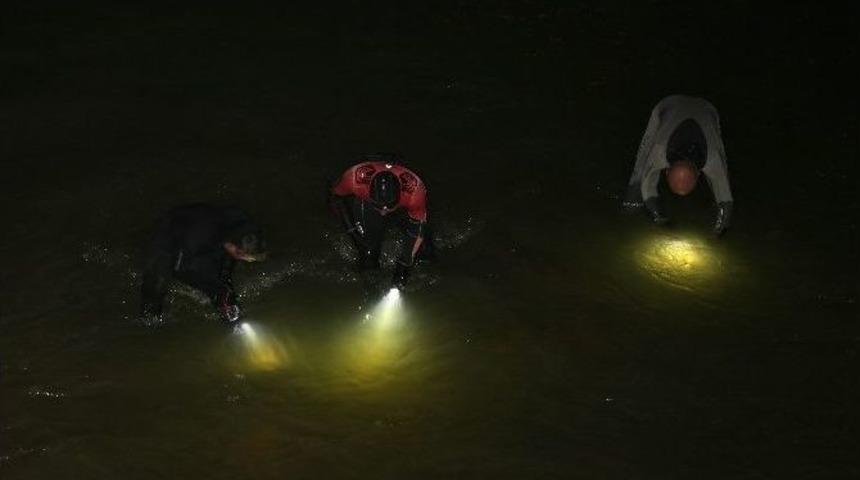 Cinayet Bı&ccedil;ağını Balık Adamlar Aradı