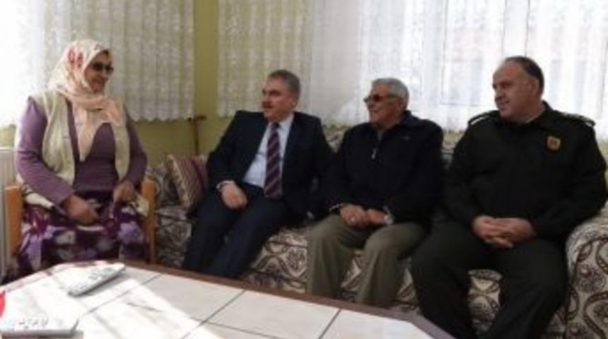Uşak Valisı Okur&rsquo;dan Şehit Ailesine Ziyaret