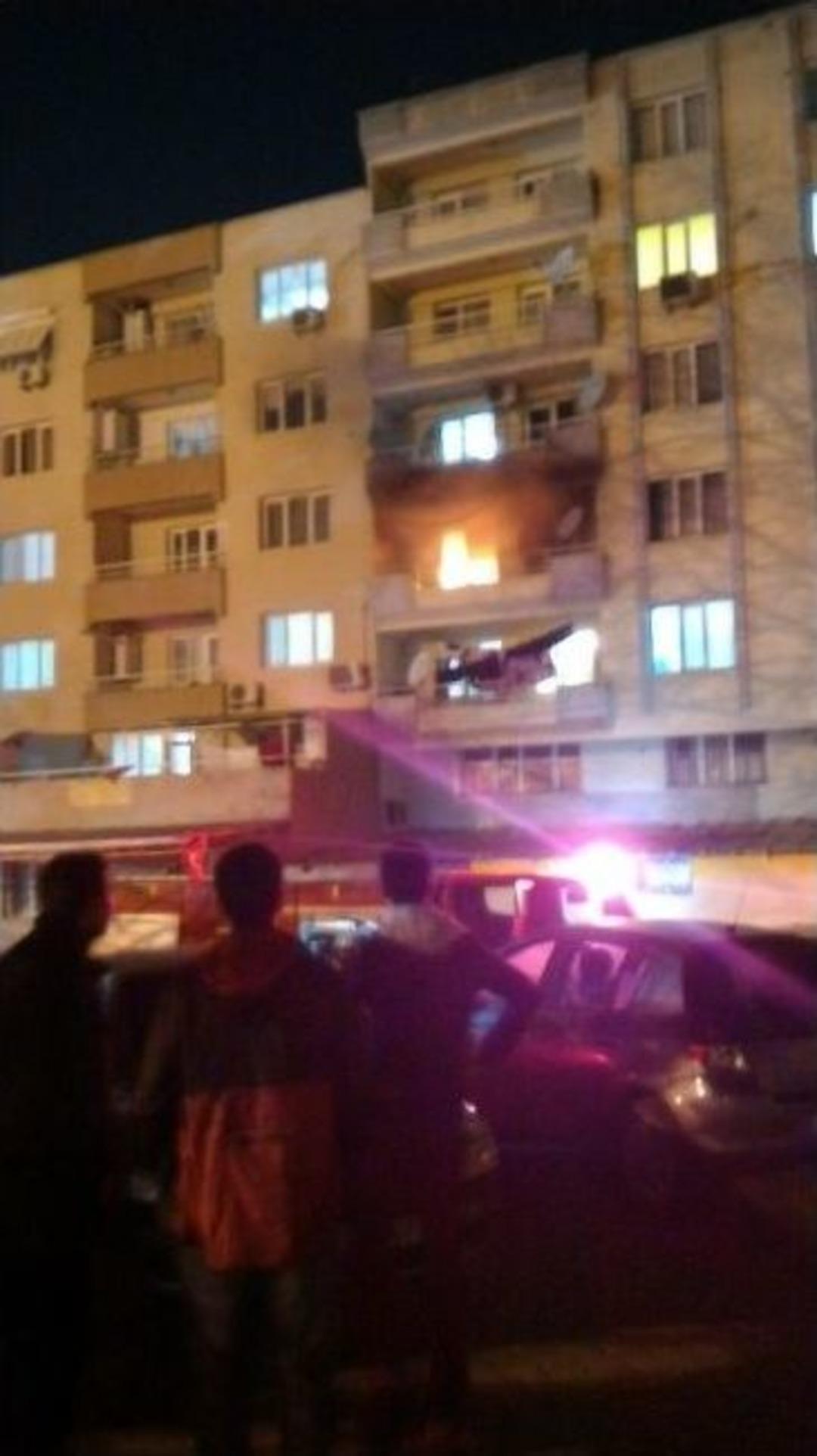 Aliağa&rsquo;da Beş Katlı Binada Yangın