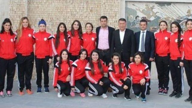Hatay’ın İlk Bayan Hentbol Takımı