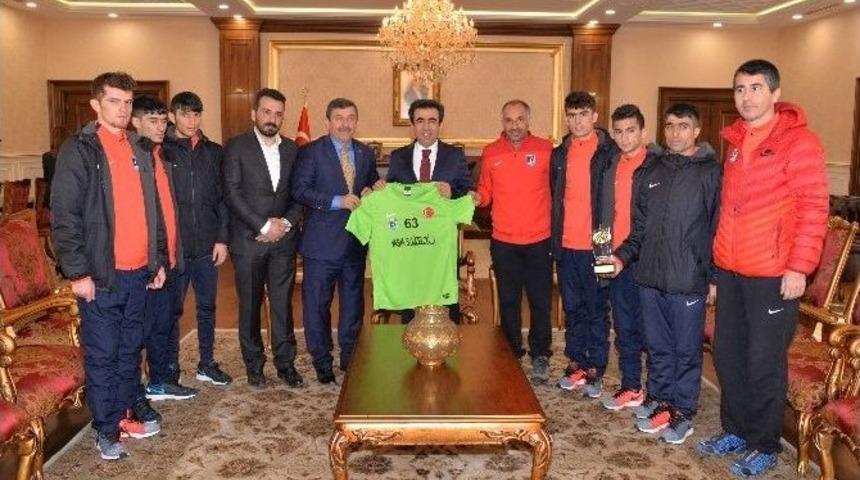 Vali G&uuml;zeloğlu, &ldquo;atletizm Olimpizm Ruhunun Merkezidir&rdquo;