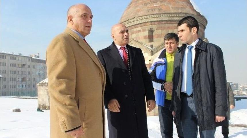 Ilıcalı, "&uuml;&ccedil; K&uuml;mbetler Muhteşem Proje"