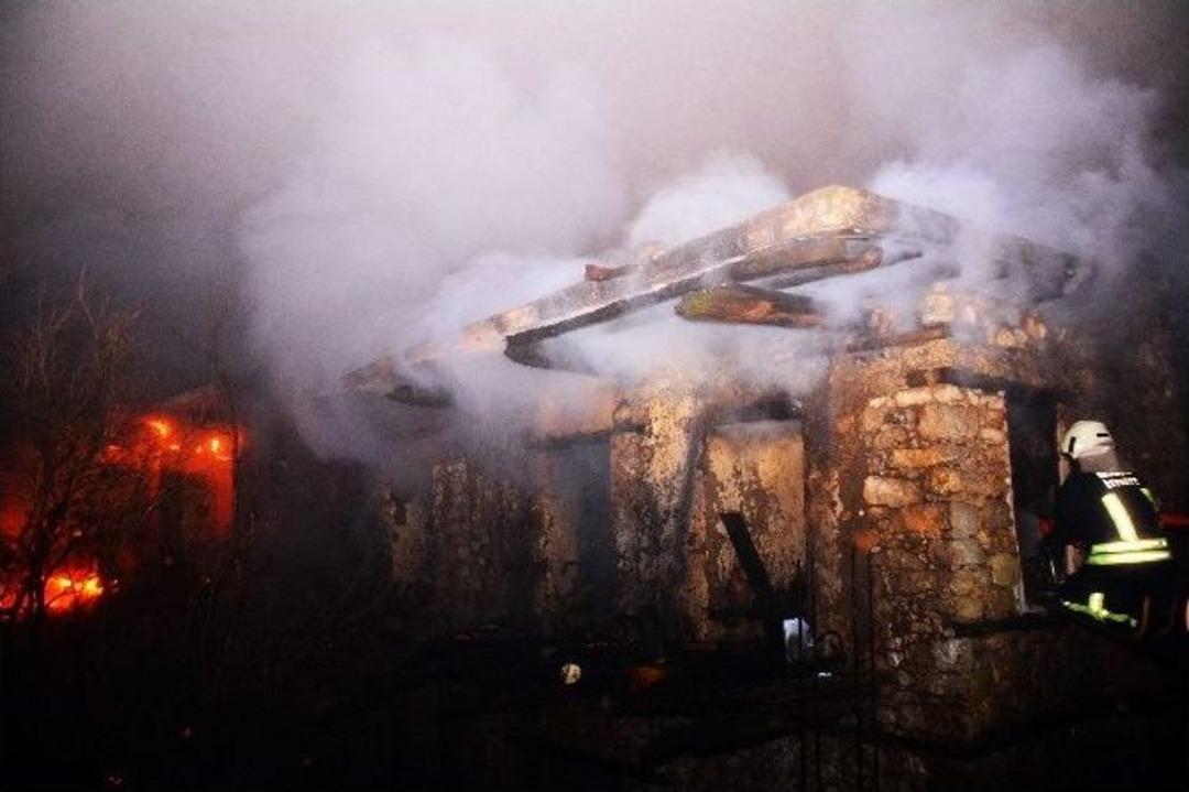 Mahalle Faciadan D&ouml;nd&uuml;