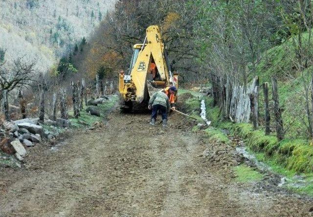 Gürcistan’da Köyleri Merkeze Bağlayan Yol Tika Tarafından Yapıldı