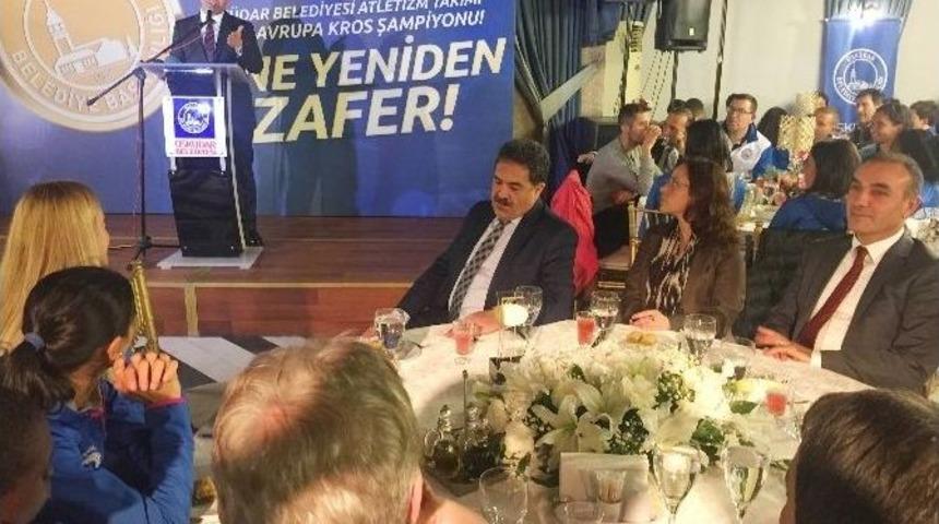 Avrupa Şampiyonu Bayan Kros Takımı &Ouml;d&uuml;llendirildi