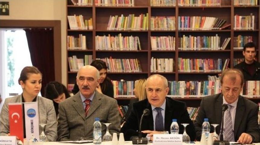 B&uuml;y&uuml;k&ccedil;ekmece&rsquo;de Mahalle Muhtarları &Ccedil;alıştayı Ger&ccedil;ekleşti