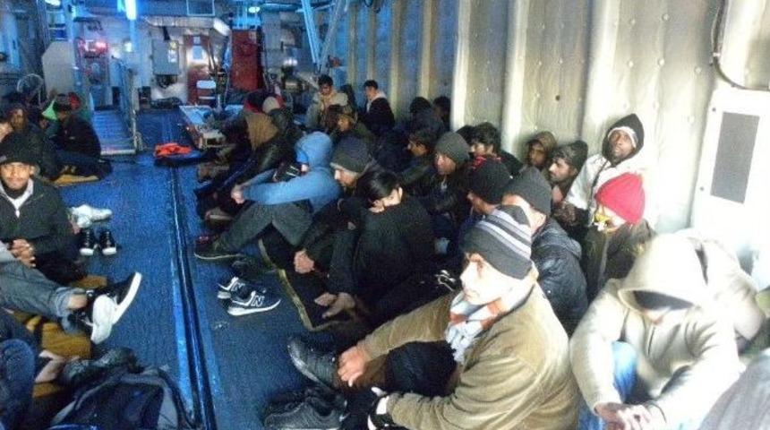 &Ccedil;anakkale&rsquo;de 66 Ka&ccedil;ak Yakalandı