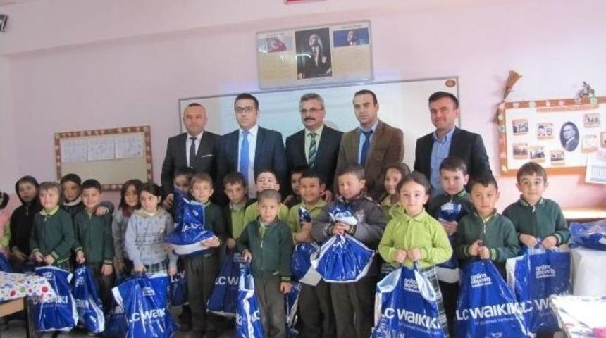 Hisarcık&rsquo;ta &Ouml;ğrencilere Giysi Yardımı