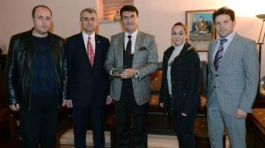 Eğitimcilerden D&uuml;ndar&rsquo;a Teşekk&uuml;r