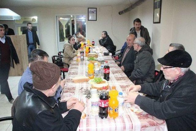 Bilecik Karadenizliler Derneğinden Basın Mensuplarına Hamsi Ziyafeti