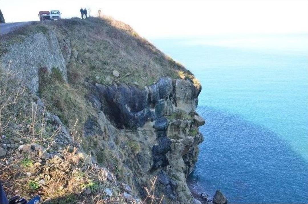 200 Metreden &Ouml;l&uuml;me U&ccedil;an Gen&ccedil;lerden Biri Kayıp