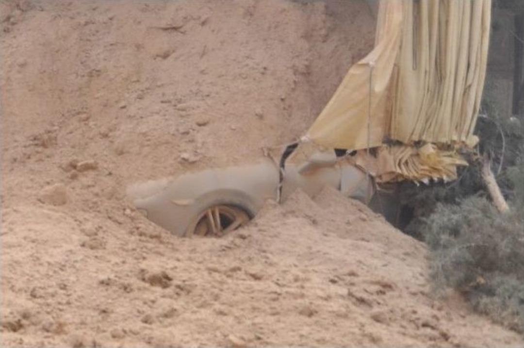 Tır Duvara, Duvar İse Ara&ccedil;ların &Uuml;zerine Devrildi