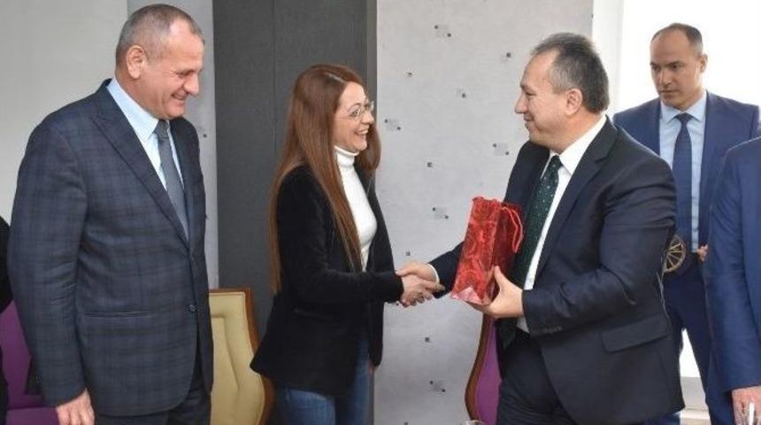 Vali Meclis &Uuml;yeleriyle Biraraya Geldi