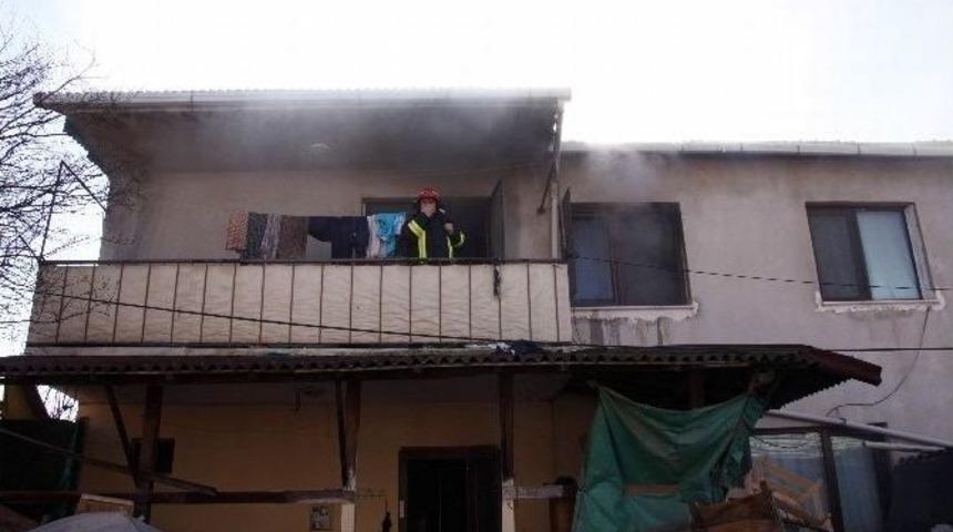 Devrilen Elektrik Sobası Yangın &Ccedil;ıkardı