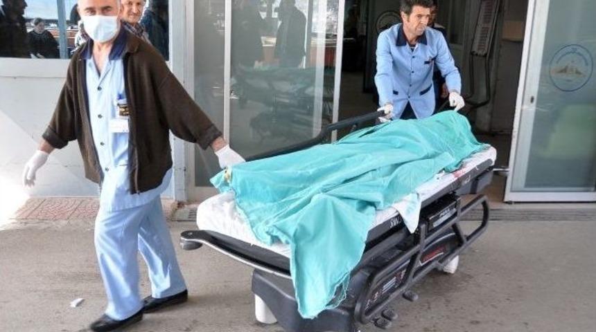 Suriyeliler Arasında Bı&ccedil;aklı Kavga: 1 &Ouml;l&uuml;, 1 Yaralı