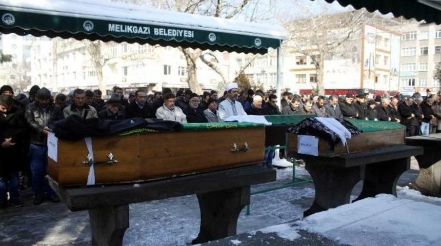 Karbonmonoksit Gazından &Ouml;len Yaşlı &Ccedil;ift Toprağa Verildi